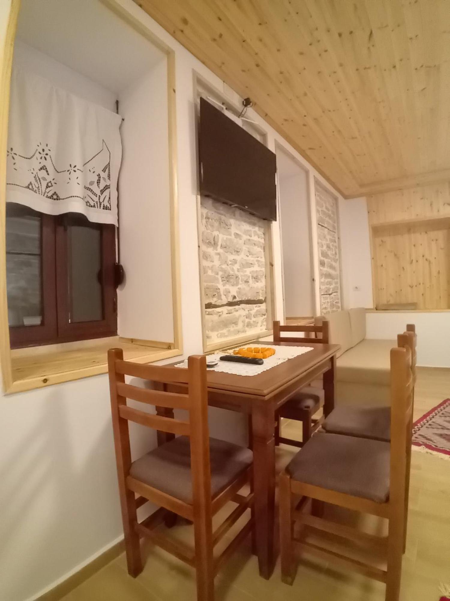 Arpet Gasthof Gjirokastër