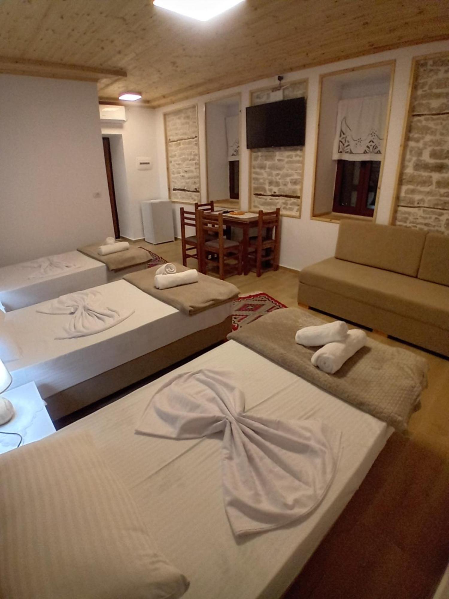 Arpet Gasthof Gjirokastër